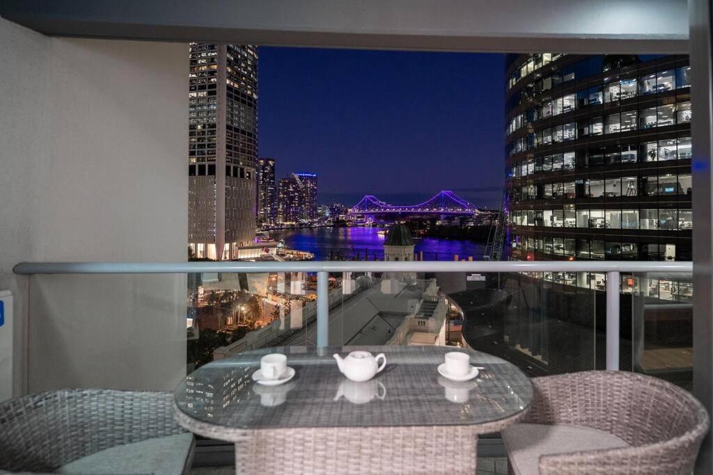 Apartment Story Bridge & River View 2b1b W Free Parking!