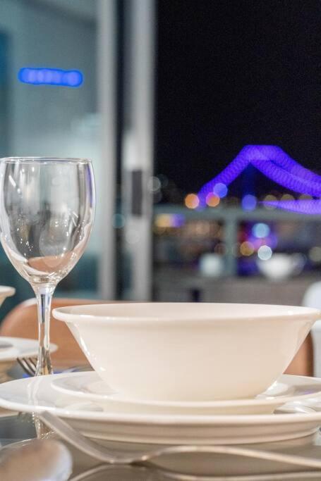 Story Bridge & River View 2b1b W Free Parking! *
